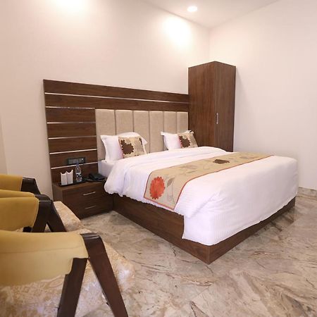 Guru Kripa Sadan Hotel Vrindavan Exterior photo