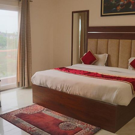 Guru Kripa Sadan Hotel Vrindavan Exterior photo