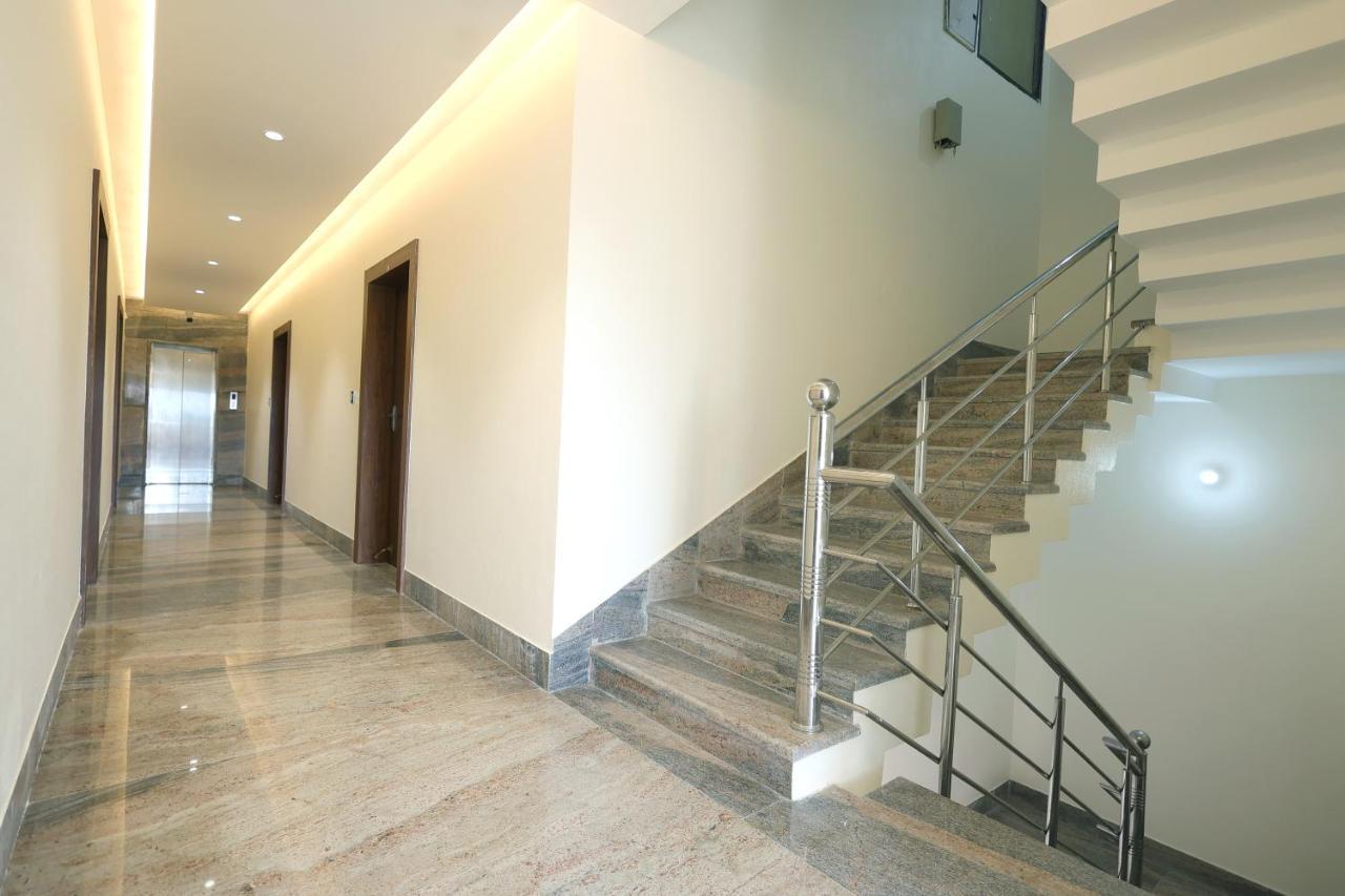 Guru Kripa Sadan Hotel Vrindavan Exterior photo