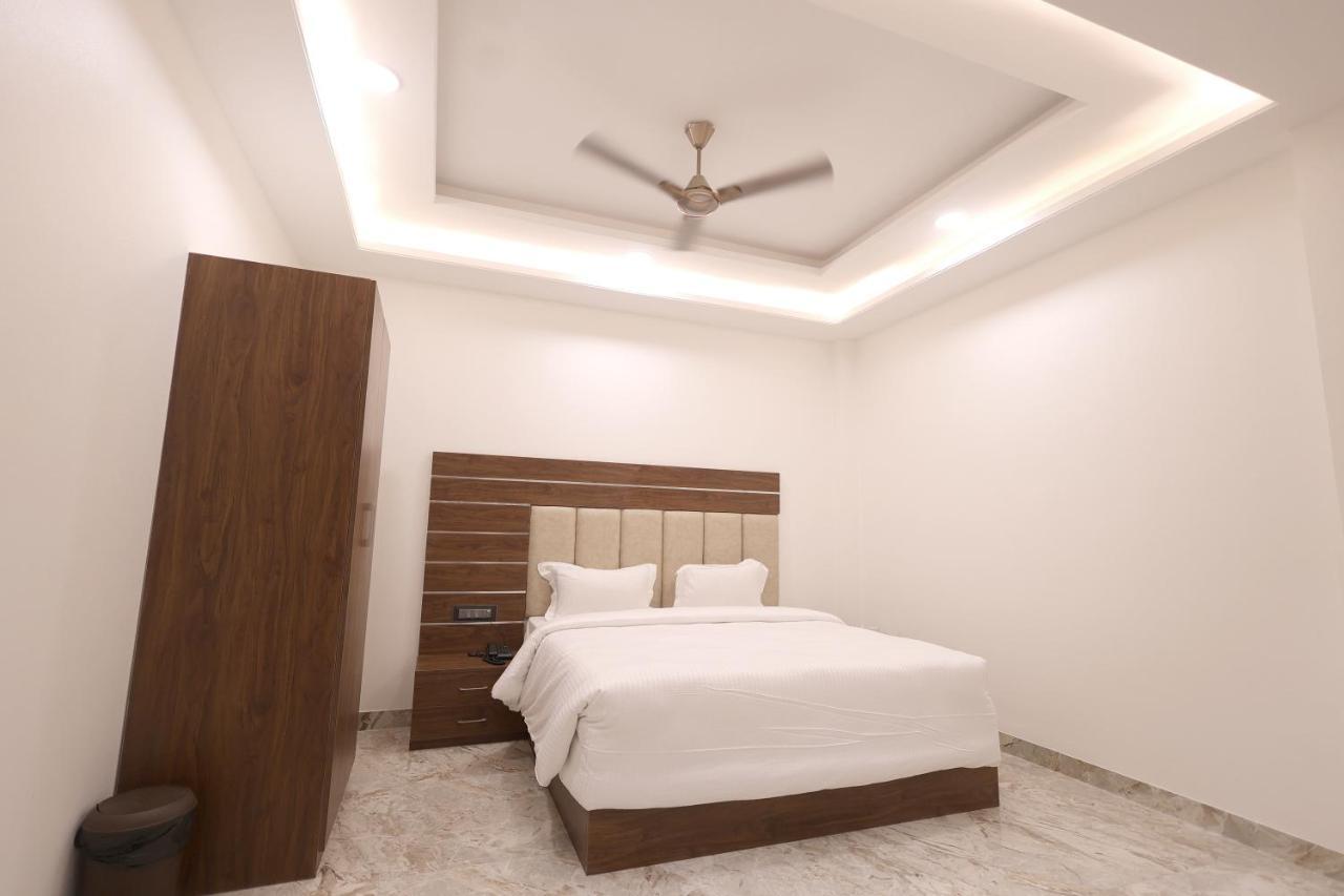 Guru Kripa Sadan Hotel Vrindavan Exterior photo