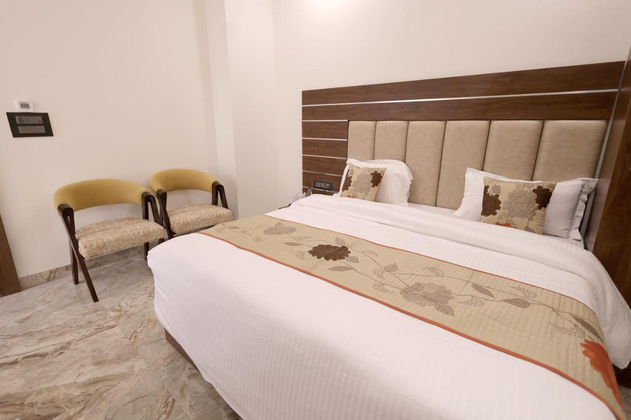 Guru Kripa Sadan Hotel Vrindavan Exterior photo
