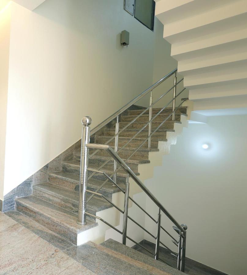 Guru Kripa Sadan Hotel Vrindavan Exterior photo