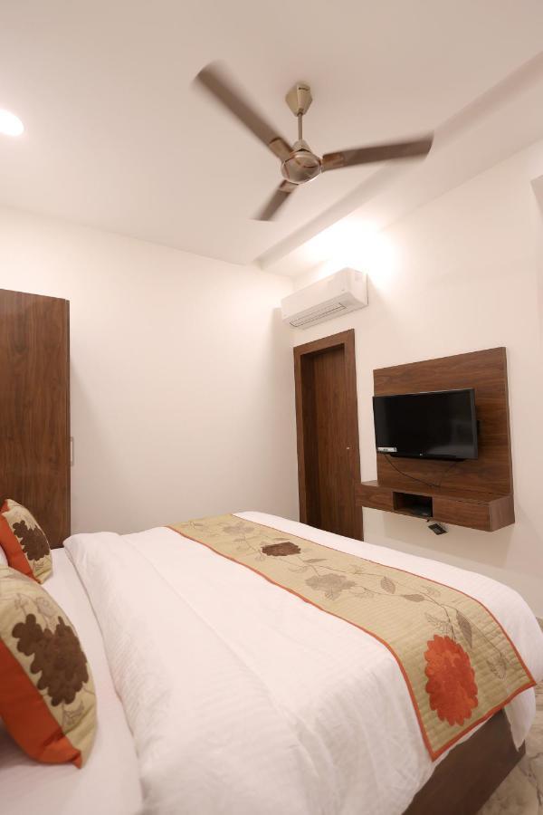 Guru Kripa Sadan Hotel Vrindavan Exterior photo