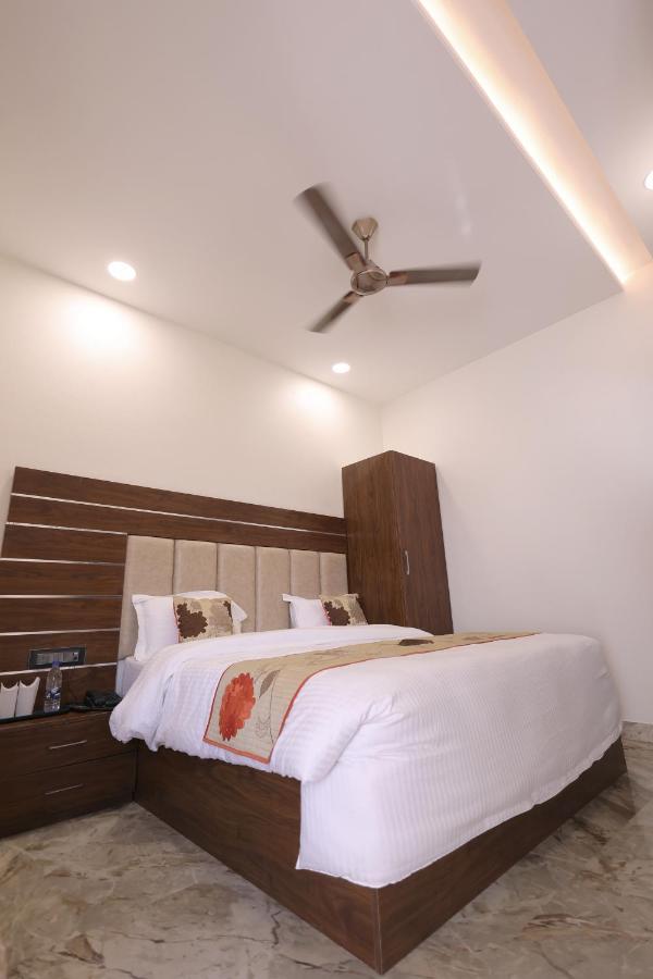 Guru Kripa Sadan Hotel Vrindavan Exterior photo