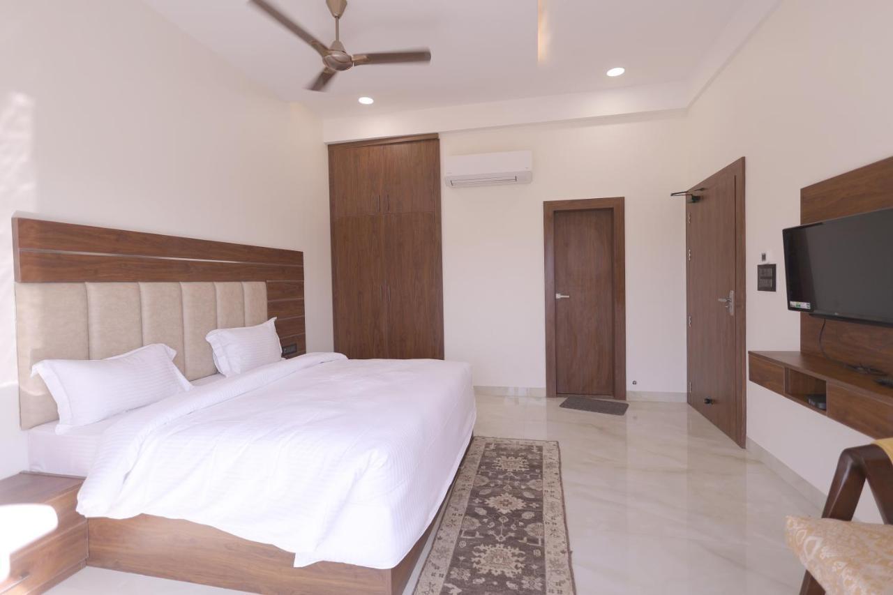 Guru Kripa Sadan Hotel Vrindavan Exterior photo