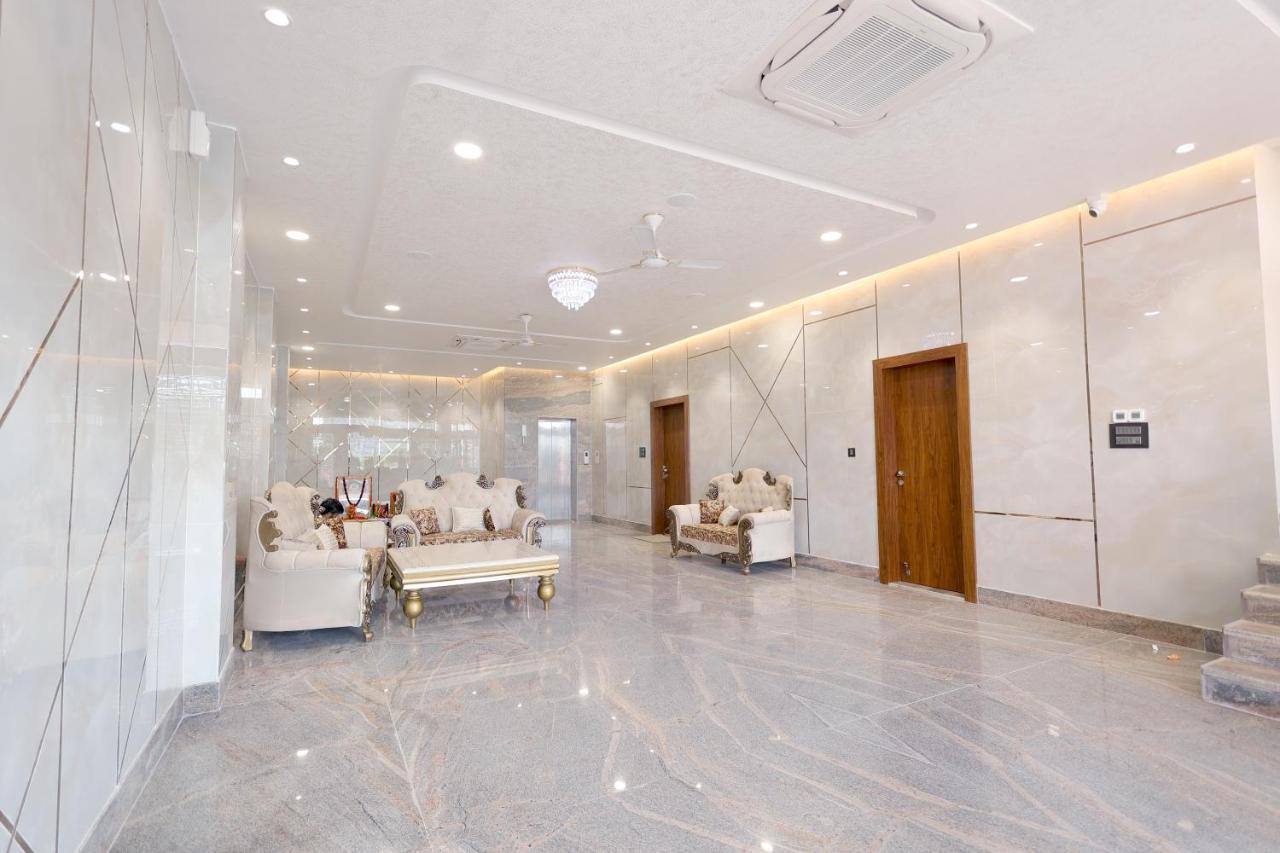 Guru Kripa Sadan Hotel Vrindavan Exterior photo