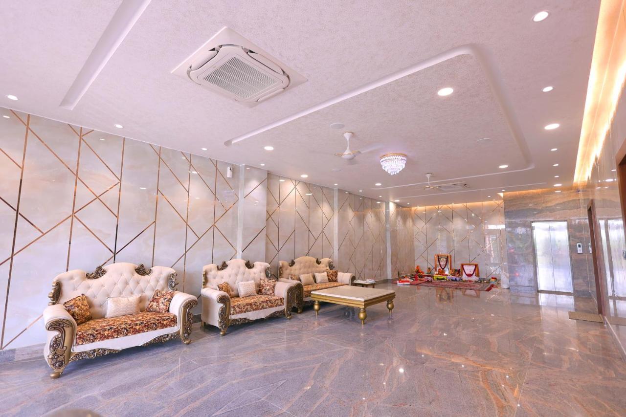 Guru Kripa Sadan Hotel Vrindavan Exterior photo