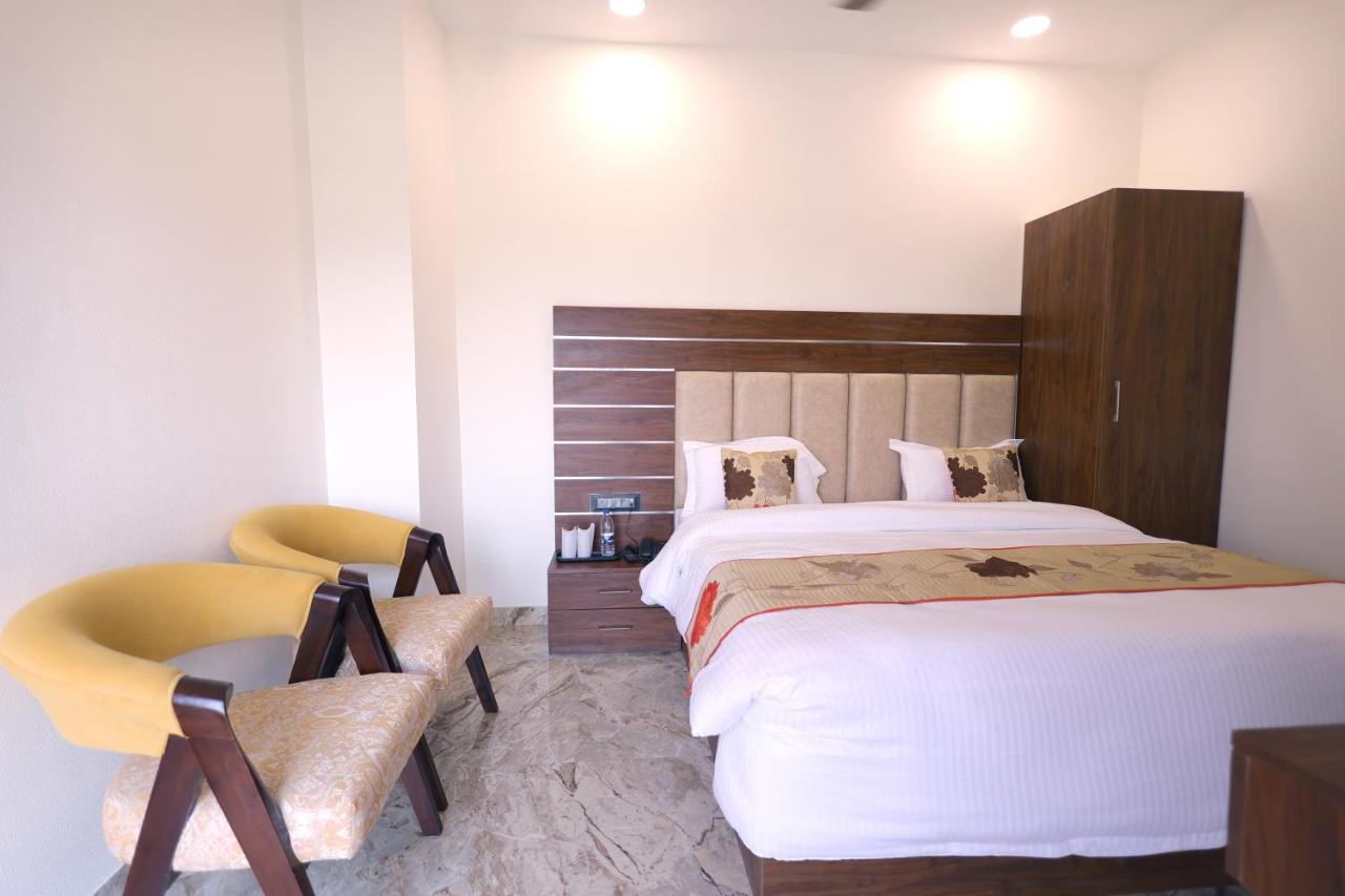 Guru Kripa Sadan Hotel Vrindavan Exterior photo