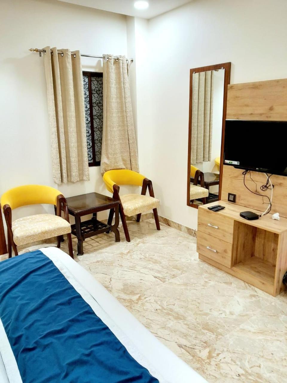 Guru Kripa Sadan Hotel Vrindavan Exterior photo